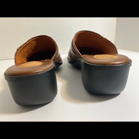 Clarks Artisan Collection Beige Leather Mule Slip-on Heel Shoe Women Size 8M - Picture 11 of 16